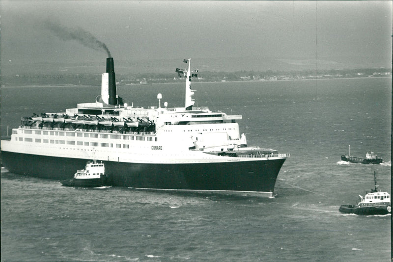 REAL VESSEL QUEEN ELISABETH - Vintage Photograph