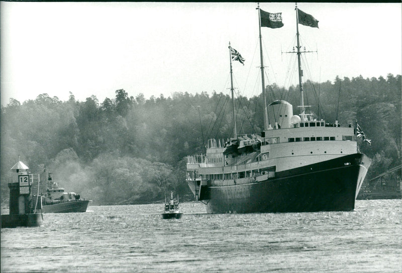 Ship: Queen Elizabeth Britannia - Vintage Photograph