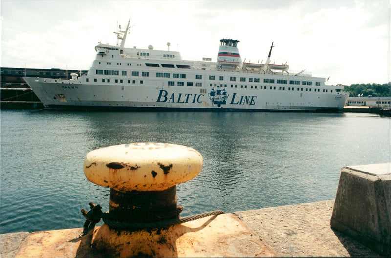 Ship: llich - Vintage Photograph