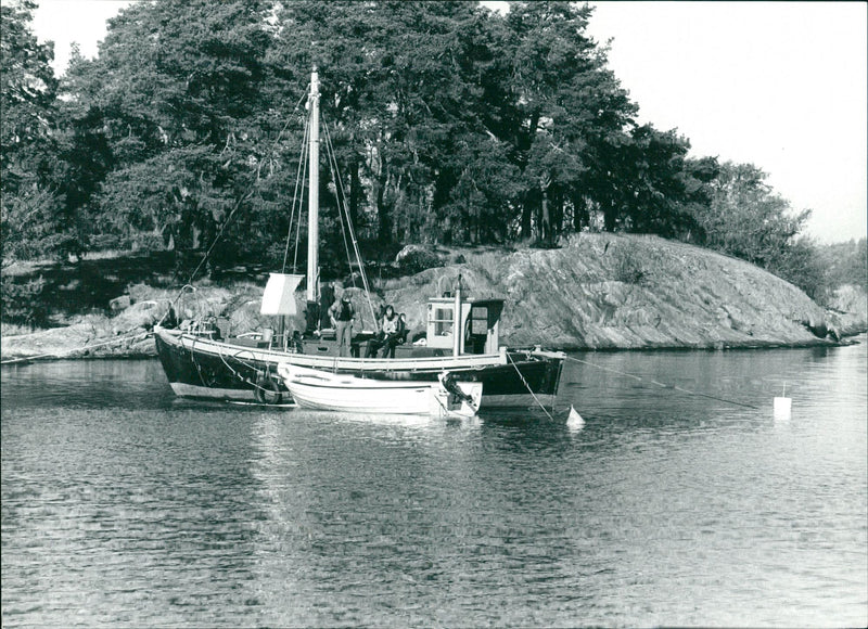 The marine archaeologists - Vintage Photograph