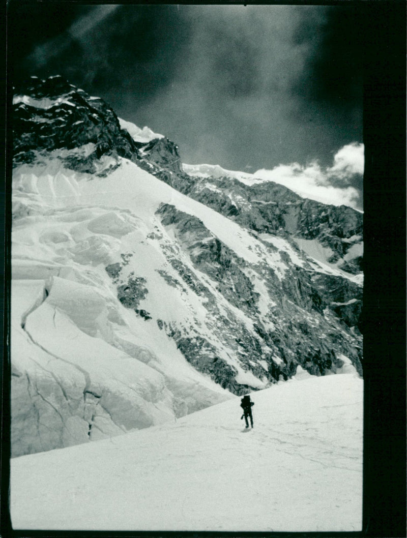 Expedition & Research travel - Vintage Photograph