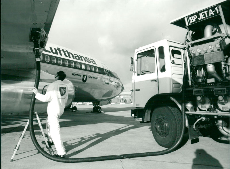 Refueling of the airbus Boeing 737-230 - Vintage Photograph