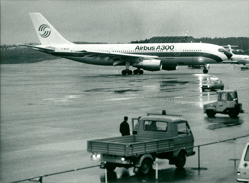 Real FlyG Airbus - Vintage Photograph