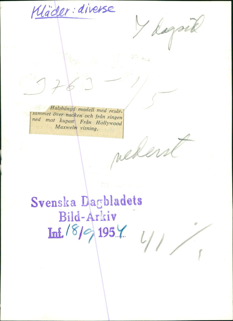 Neck-hung model with elastic velvet. - Vintage Photograph