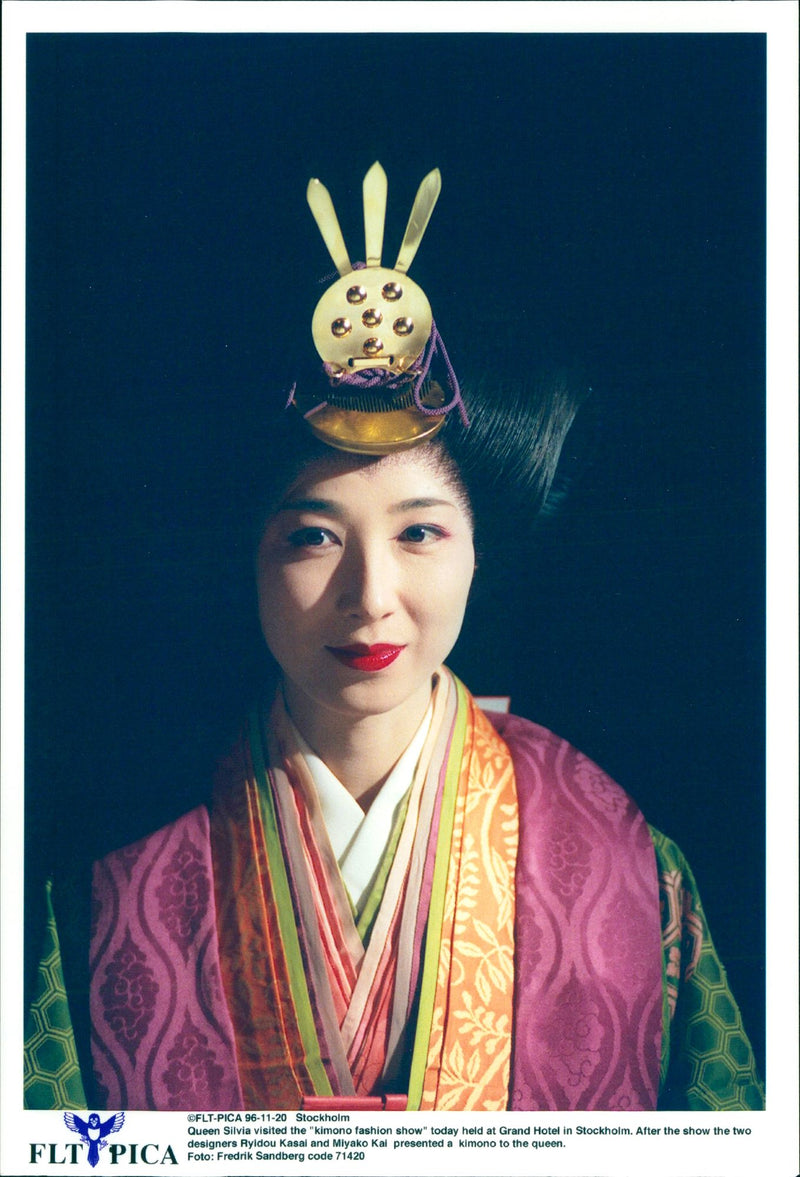 Model in kimono, Japanese costume - Vintage Photograph