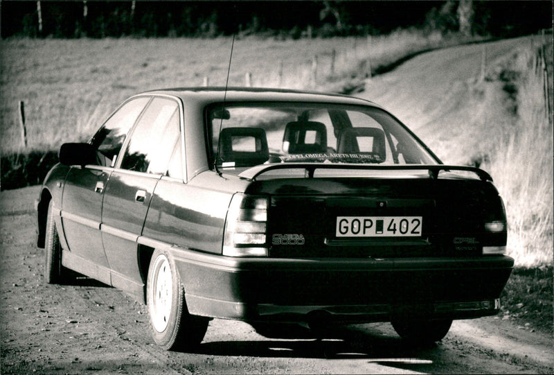 The cars: Opel Omega 3000, 1988 - Vintage Photograph