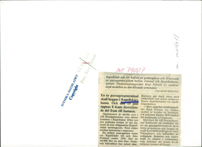 The Finance County Council Knut Nilsson is studying the model of the future terminal. - Vintage Photograph