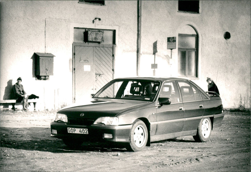 The cars: Opel Omega 3000 1988 - Vintage Photograph