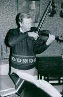 1991 MUSICIAN - Vintage Photograph