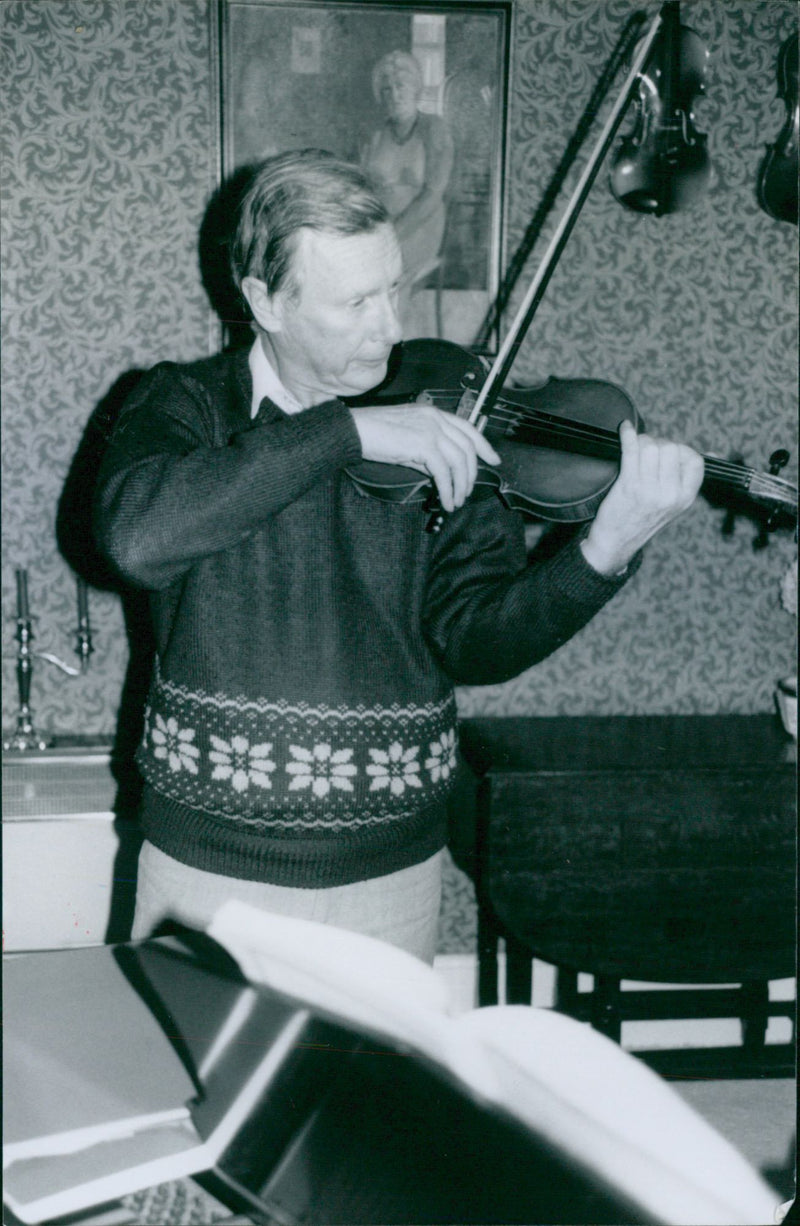 1991 MUSICIAN - Vintage Photograph