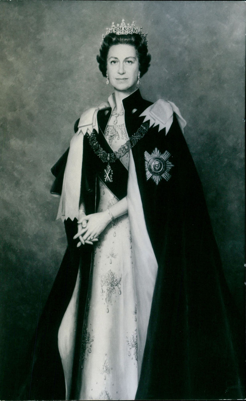 Painted portrait of Queen Elizabeth II by artist Leonard Boden - Vintage Photograph