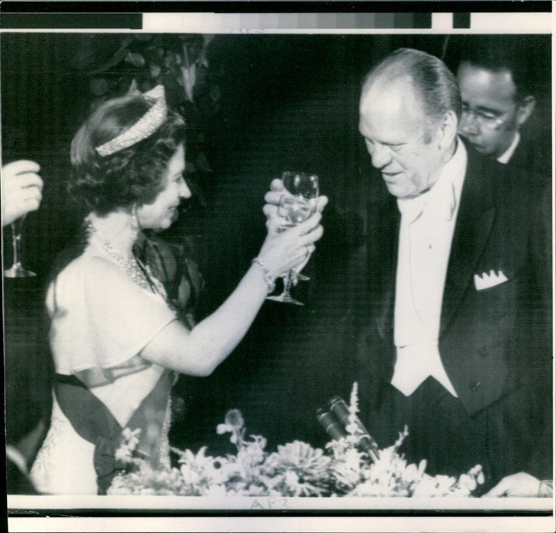 Queen Elizabeth II toast President Ford during a State dinner in Her Majesty's honour at the White House - Vintage Photograph