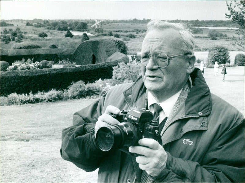 Sir Harry Secombe - Vintage Photograph