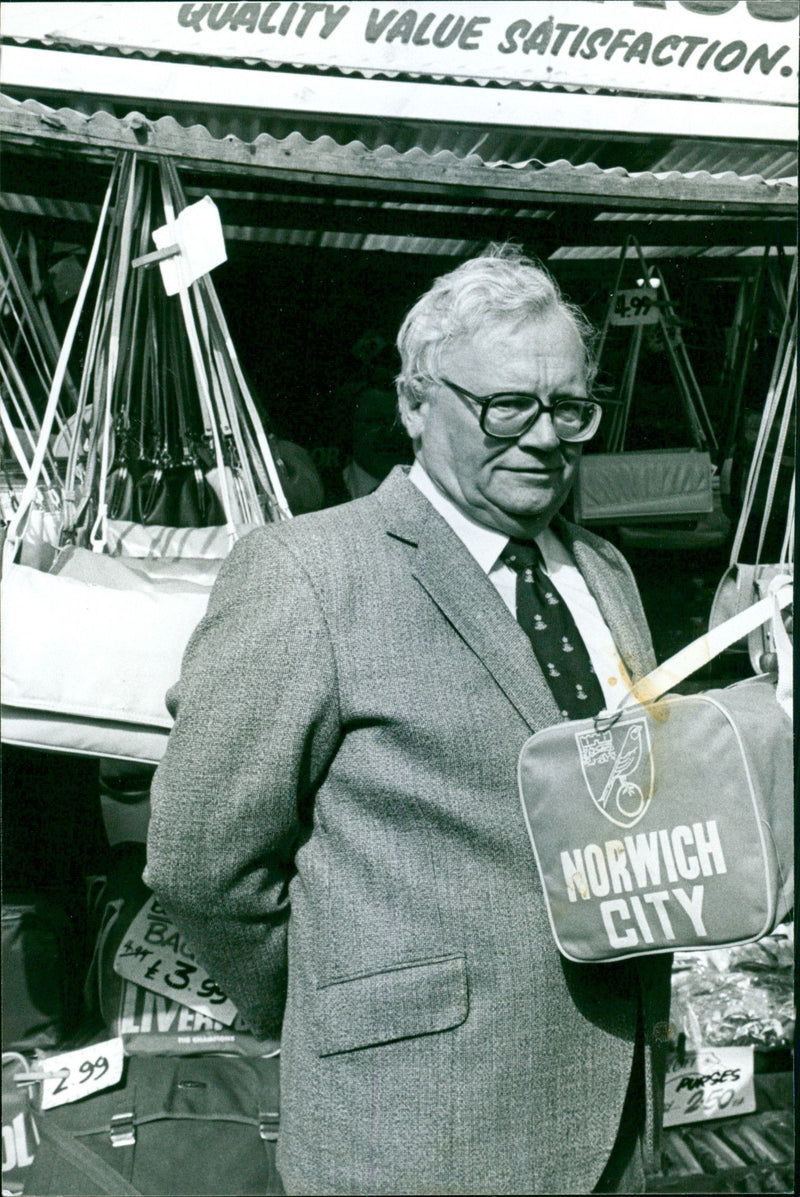 Sir Harry Secombe - Vintage Photograph