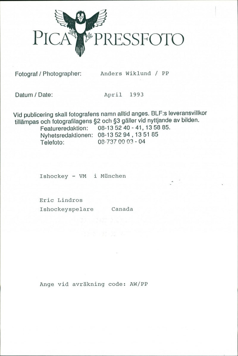 Eric Lindros is a canadian professional ice hockey player. - Vintage Photograph