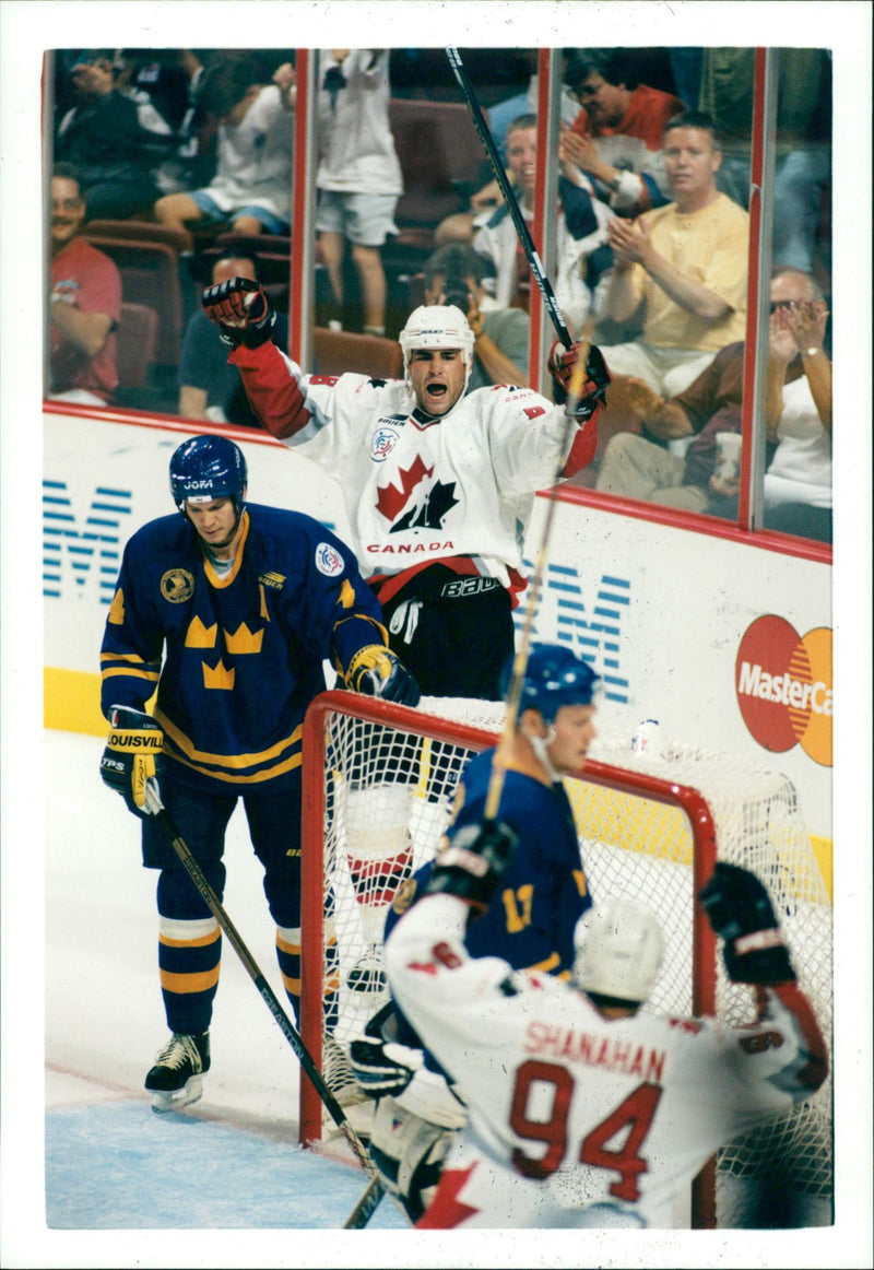 Eric Lindros is a canadian professional ice hockey player. - Vintage Photograph