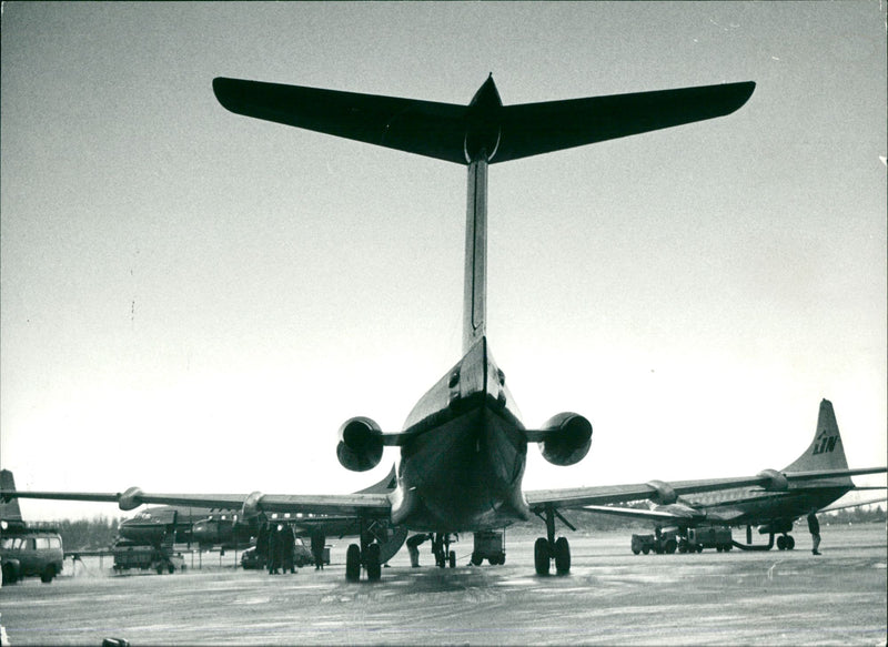 Linjeflyg, Swedish Domestic Airline, Line Fokker F 28 Fellowship. - Vintage Photograph