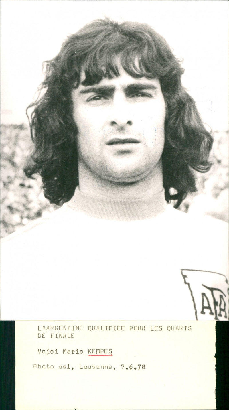 Mario Kempes - Vintage Photograph