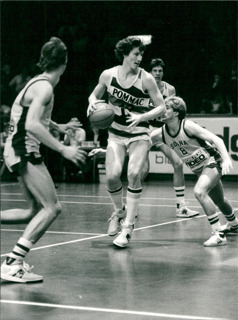 Alvik's basketball player Roland Rahm. - Vintage Photograph