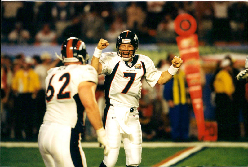 American Football - Superbowl (Denver Broncos vs. Atlanta Falcons) - Vintage Photograph