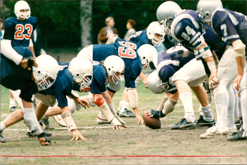 American Football, get a grip on Vasaparken! With their helmets and huge shoulder guards, the practitioners of American football have taken the park's green. - Vintage Photograph