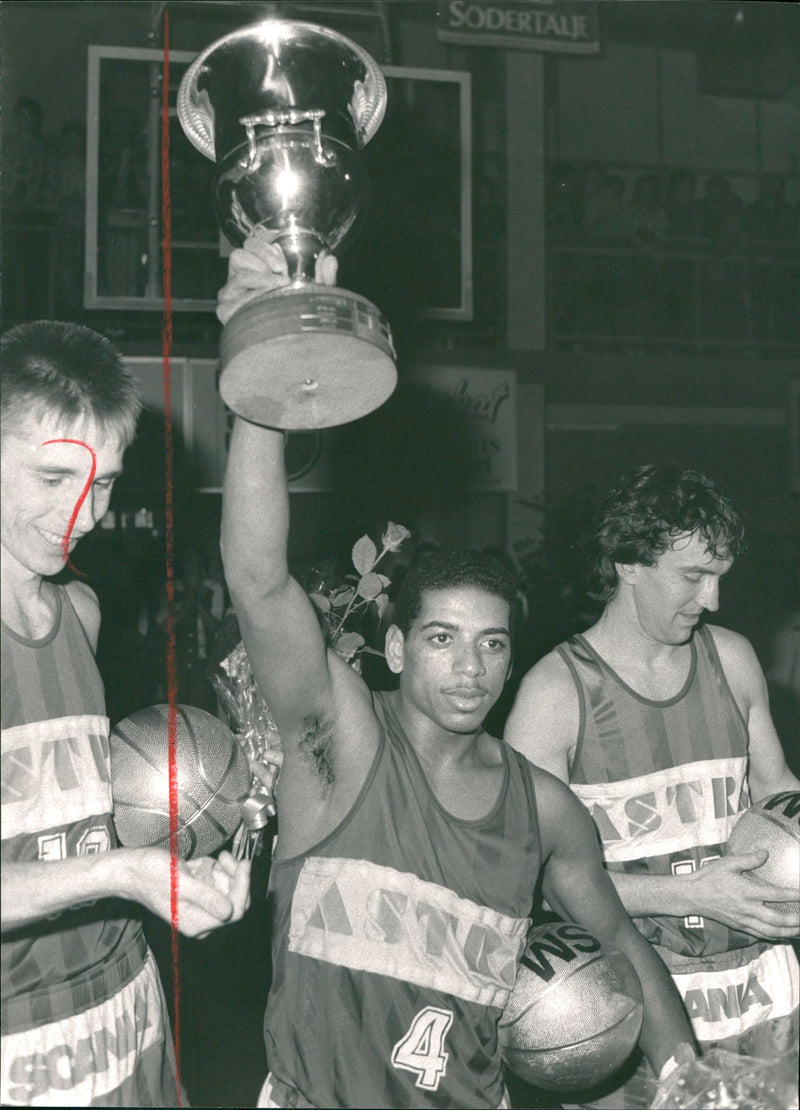 Bo Alvin Dukes, American basketball player. - Vintage Photograph