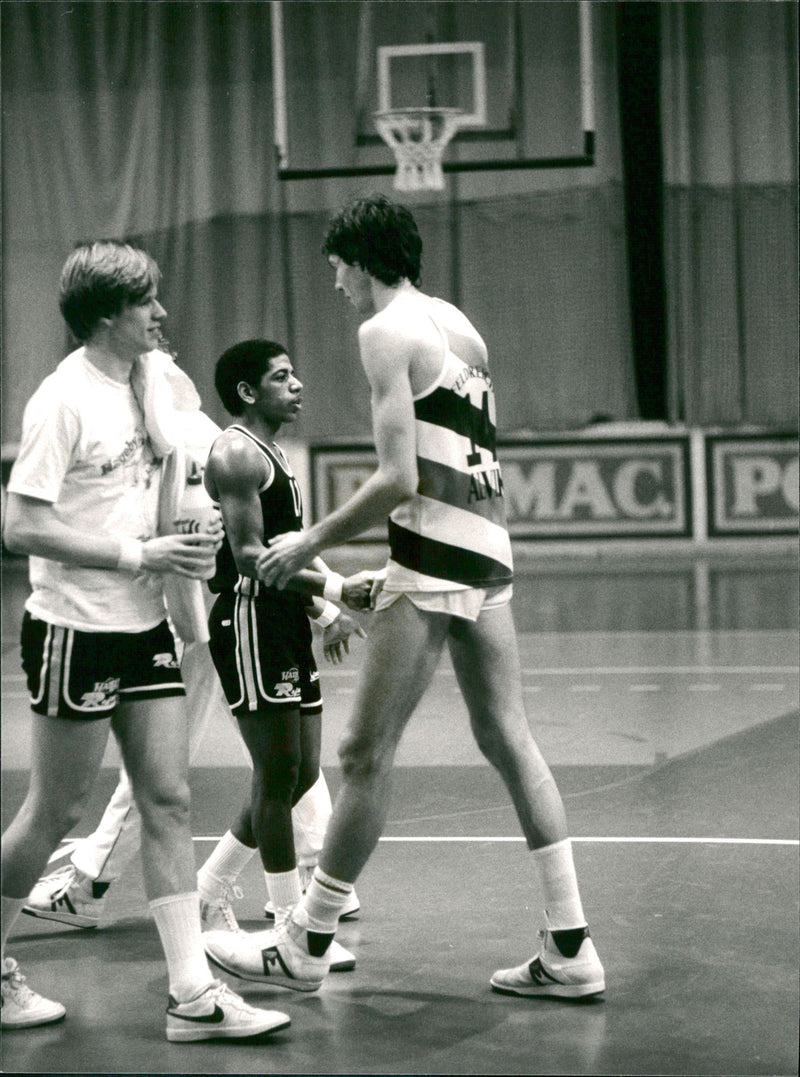 Bo Alvin Dukes, American basketball player. - Vintage Photograph