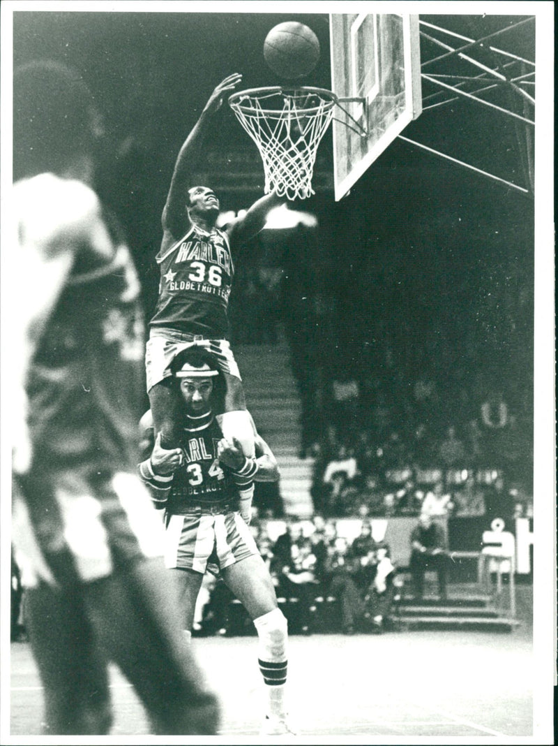 Basketball: Harlem Globetrotters - Vintage Photograph