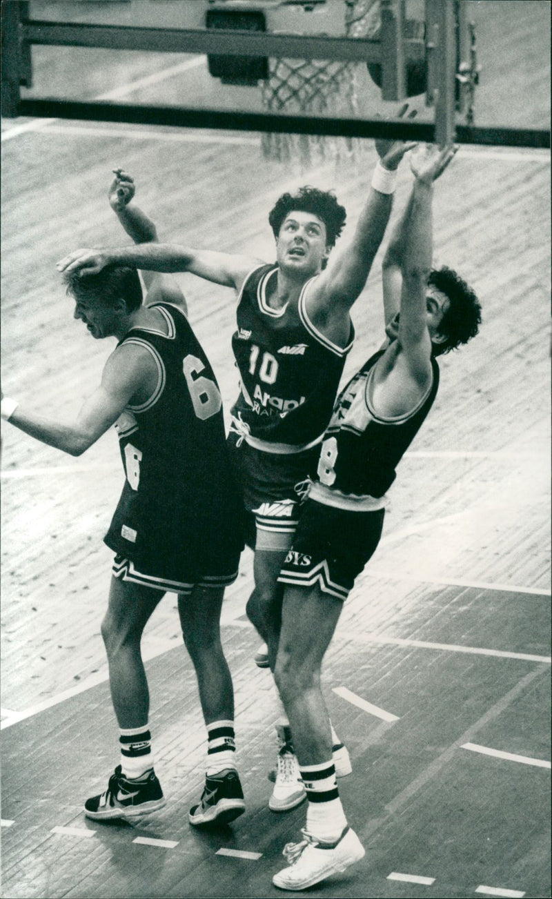 ONE of SOLNAS best points pickers in the win against Arapt 107-92, Patrik Törnlind, drops two points in the elite premiere in basketball. - Vintage Photograph