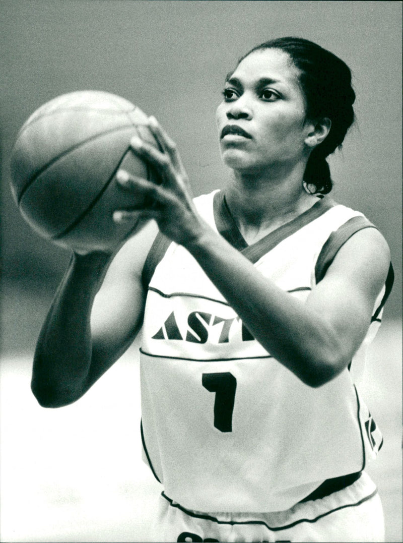 Jocelyn Mchillbery Södertälje Basketball  player - Vintage Photograph