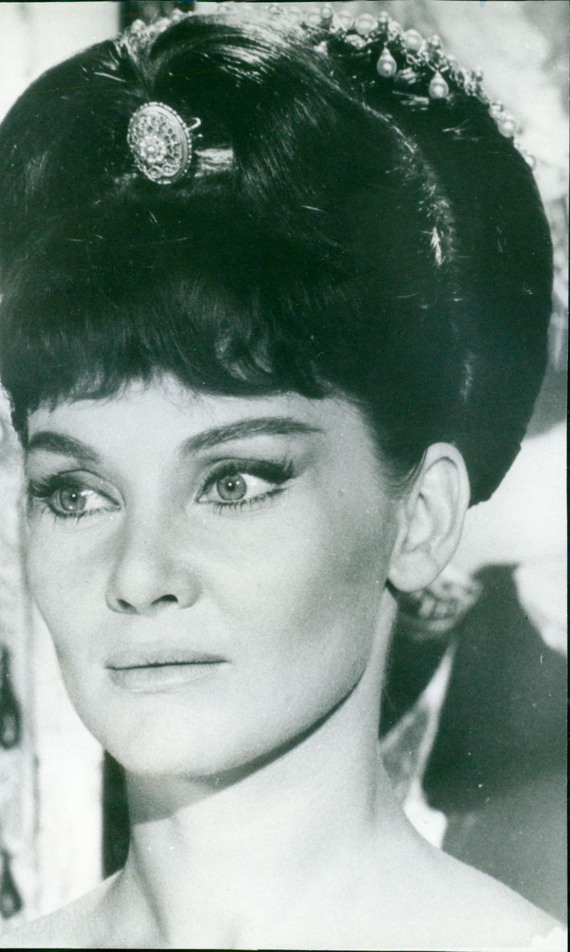 Diane Cilento as she appeared in the film The Agony and the Ecstasy - Vintage Photograph