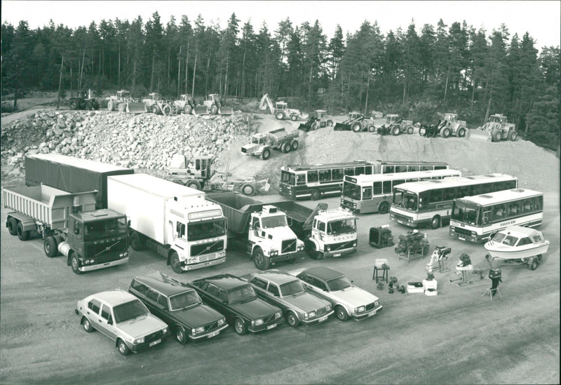 1980 VOLVO SPRINGS SEMIELLIPTIC EXTRA LONG SOFT REAR SPRINGS BAND ENGINE - Vintage Photograph