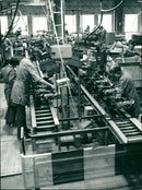 VOLVO SPRINGS SEMIELLIPTIC EXTRA LONG SOFT REAR SPRINGS BAND ENGINE - Vintage Photograph