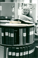 1983 VOLVO SPRINGS SEMIELLIPTIC EXTRA LONG SOFT REAR BAND ENGINE - Vintage Photograph