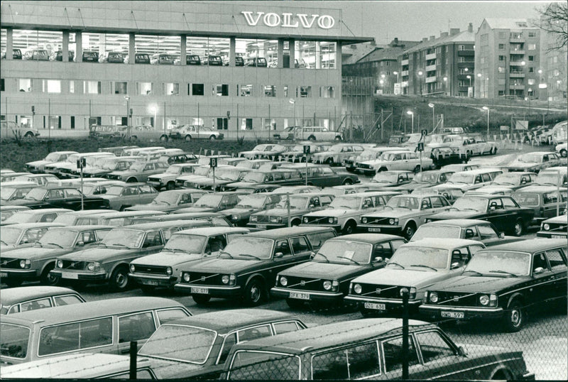 VOLVO SPRINGS SEMIELLIPTIC EXTRA LONG SOFT REAR SPRINGS BAND ENGINE - Vintage Photograph