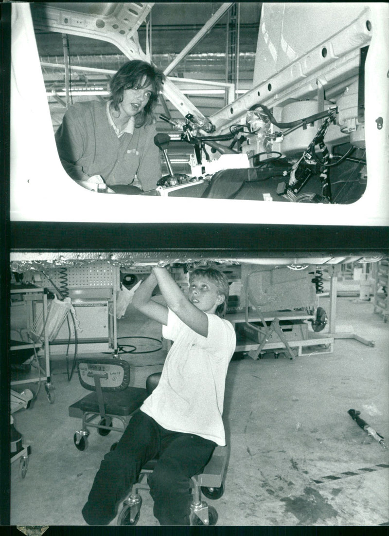 UDDEVALLA VOLVO CONSTRUCTION FEMALE CAR JOBS - Vintage Photograph