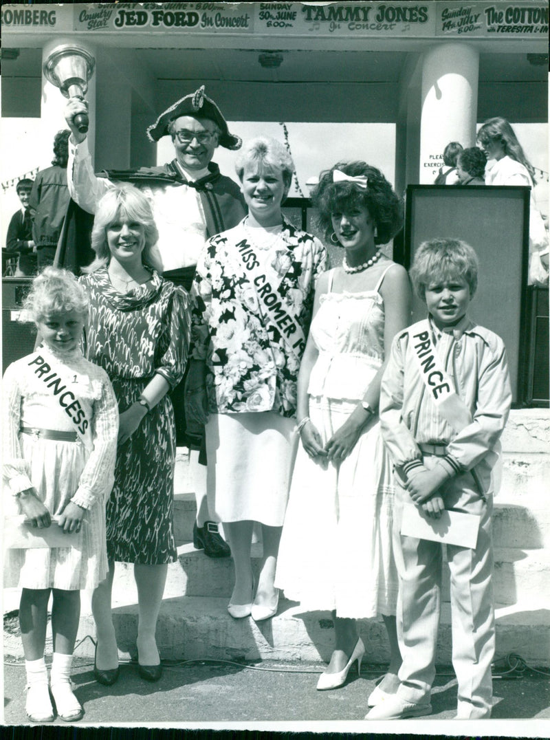 PRINCE PRINCESS QUEEN CONCERT - Vintage Photograph