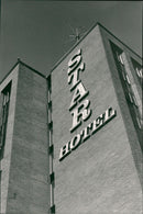 1988 ANIMALS MAN - Vintage Photograph