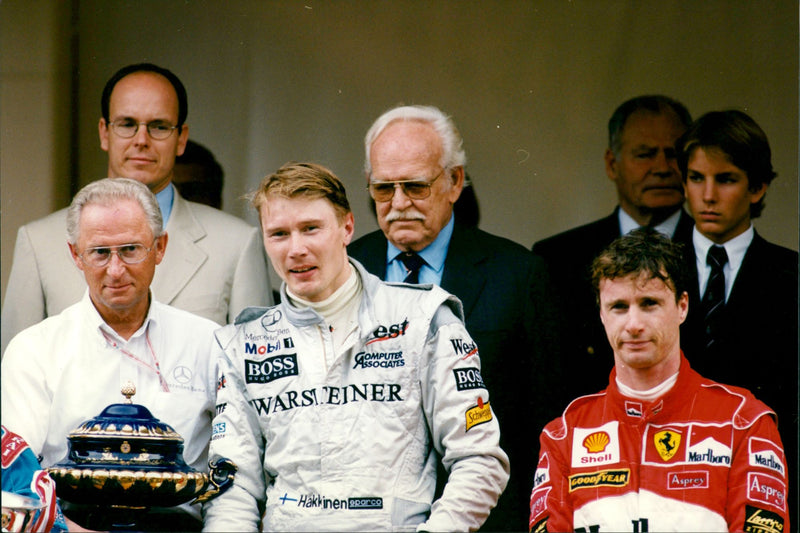 1998 BIST OMPUT ASSOCH WAS ONE HAKKINEN SECOND FERRARI PRESS ALBERT BRITAIN - Vintage Photograph