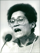 1987 WRITER LEADER PRESS LINDA - Vintage Photograph