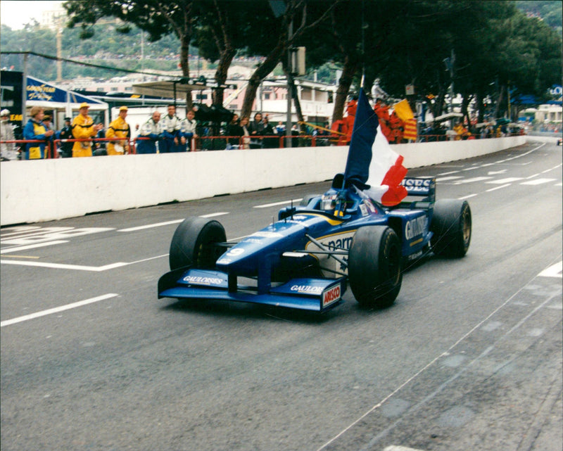 EAGE GUAM CULOISE PARAMALATE DAVID SWEDEN FERRARI CHAMPION - Vintage Photograph