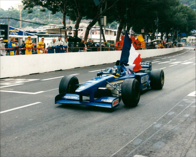 EAGE GUAM CULOISE PARAMALATE DAVID SWEDEN FERRARI CHAMPION - Vintage Photograph