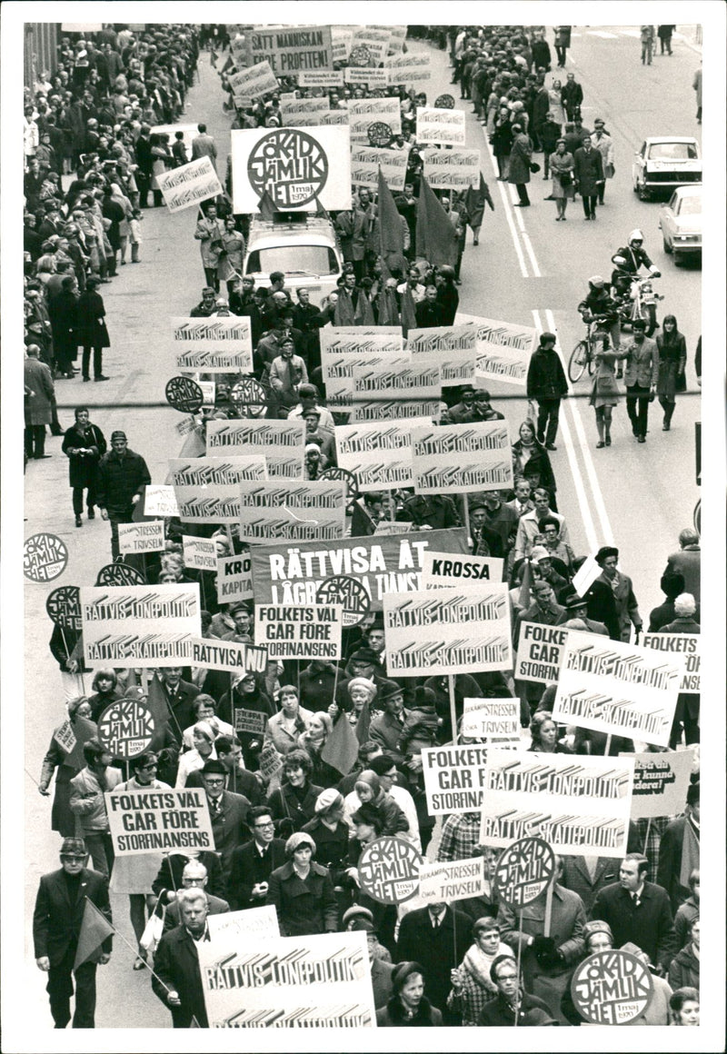 Demonstrations - Vintage Photograph