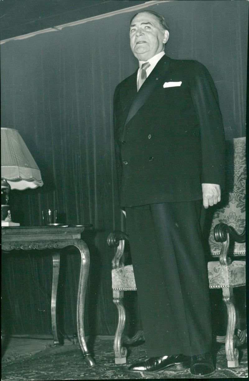 Anders de Wahl recites Swedish baldness on the Observatory's open-air stage - Vintage Photograph