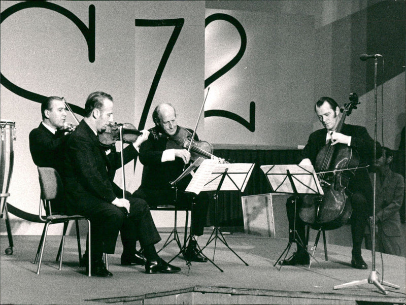 The Saulesco quartet is awarded the Grammys Award in the Chamber Music Production class - Vintage Photograph