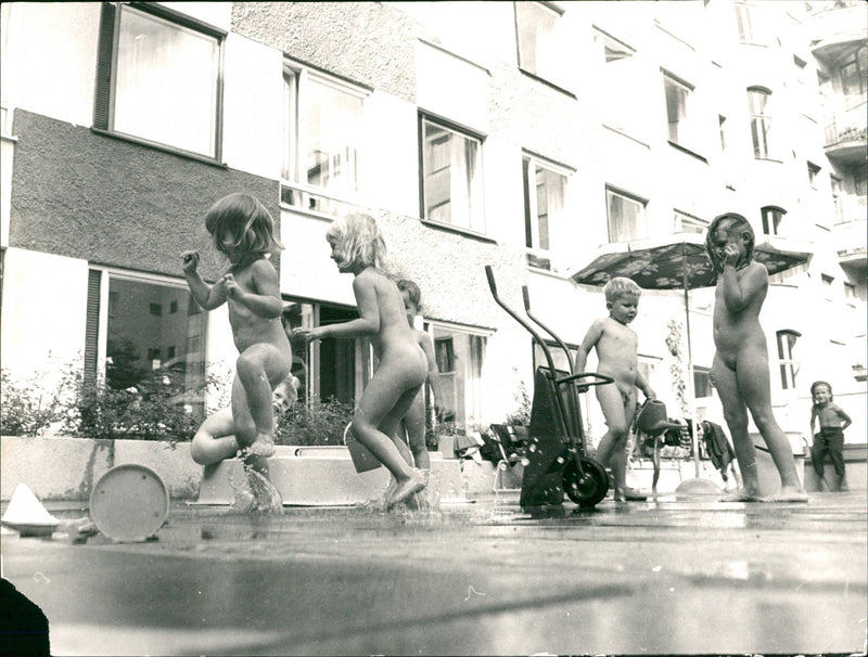 1968 ETC OUTER ARTIFICIAL TRAFFIC HACKS DAYCARE GIRLS SWEDEN - Vintage Photograph