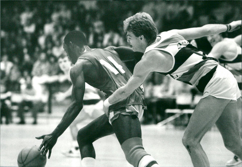 Reggie Hannah, Basketball Player. - Vintage Photograph