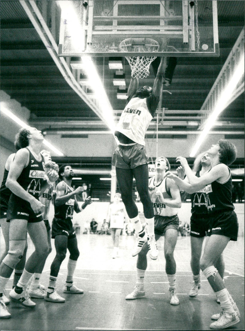 Reggie Hannah, Basketball Player. - Vintage Photograph