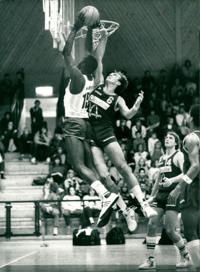 Reggie Hannah, Basketball Player. - Vintage Photograph