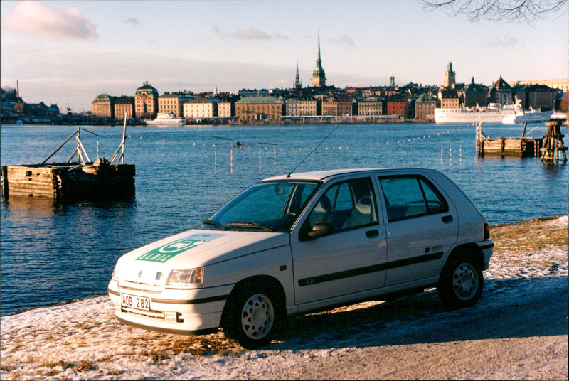 Electric Car, Renault. - Vintage Photograph